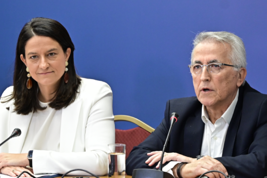 Υπό πίεση η Κεραμέως, τι απαντά για την υπόθεση Παναγόπουλου